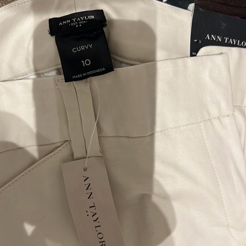 Ann Taylor Off-White Cropped Pants